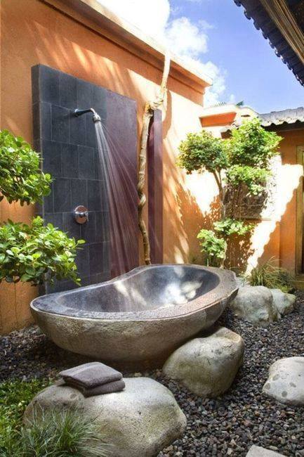 Hangulatos kerti fürdőzés